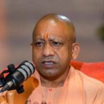 कोई टोटी चोरी कर रहा... सुनते ही मुस्कुराए CM योगी, किसे दिया राजनीतिक तंज?