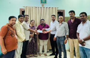 उप मुख्यमंत्री एवं कवर्धा विधायक श्री विजय शर्मा की संवेदनशील पहल से आगजनी पीड़ित होटल संचालक को मिली आर्थिक सहायता